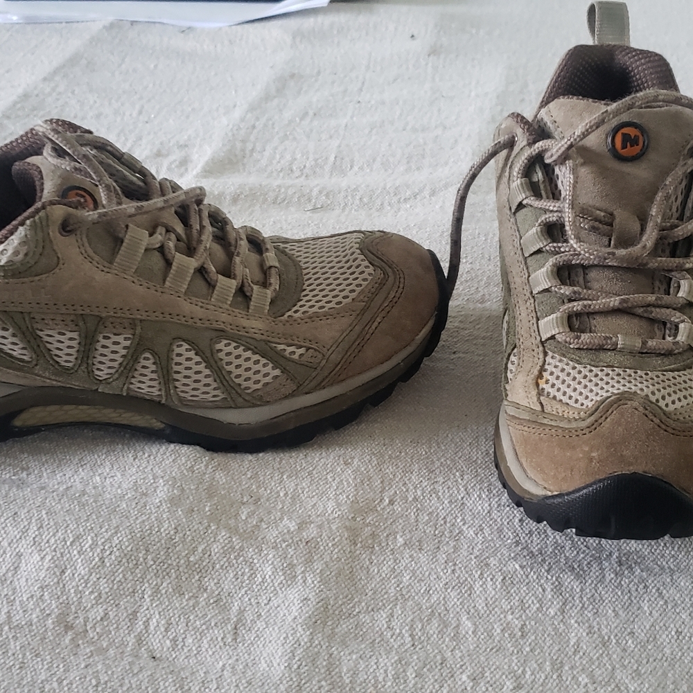 Vibram womens size 7 hiking shoes